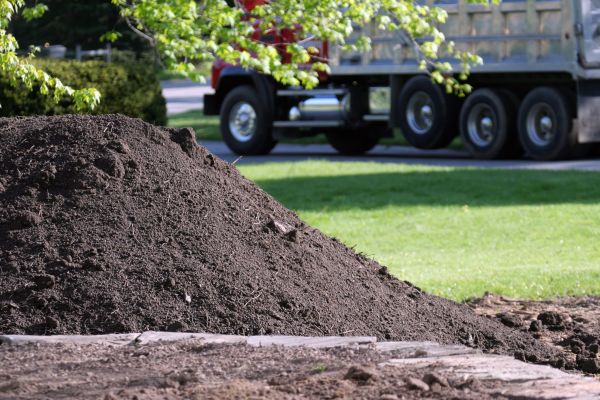 Yard Dirt Delivery in Macomb