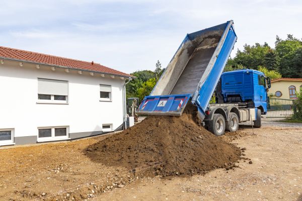 Garden Dirt Delivery in Macomb