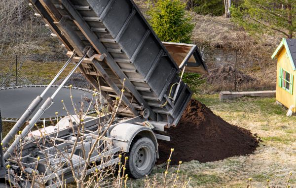 Yard Soil Delivery in Macomb