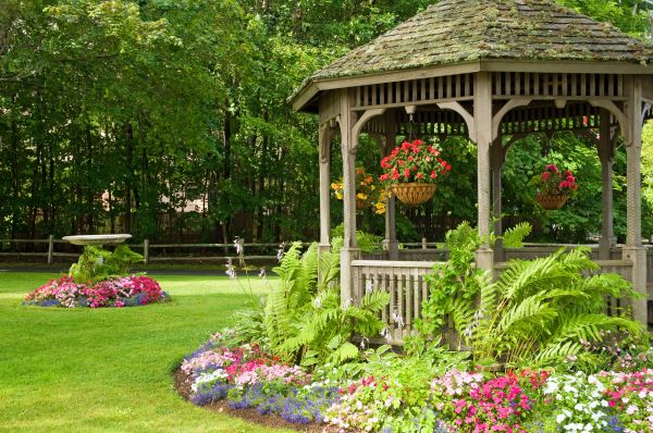 Backyard Landscaping Service in Macomb